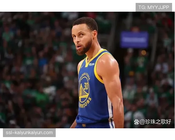 特写：斯蒂芬-库里超越雷-阿伦，加冕NBA历史三分命中总数第一人瞬间