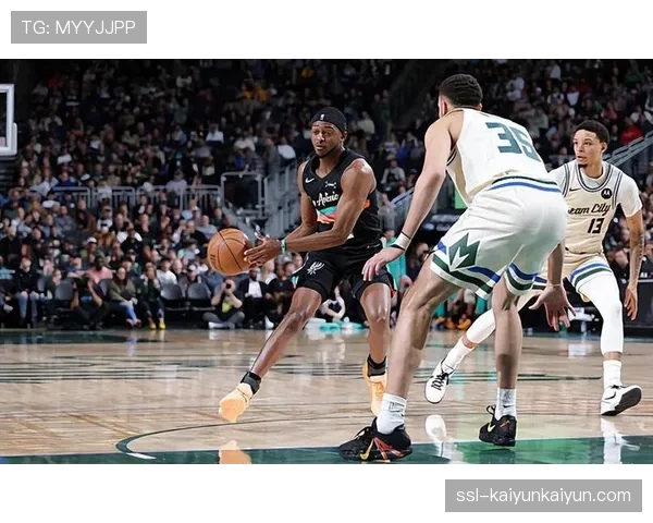 国王队核心福克斯因脚踝伤势缺阵,球队近三场进攻效率下滑明显